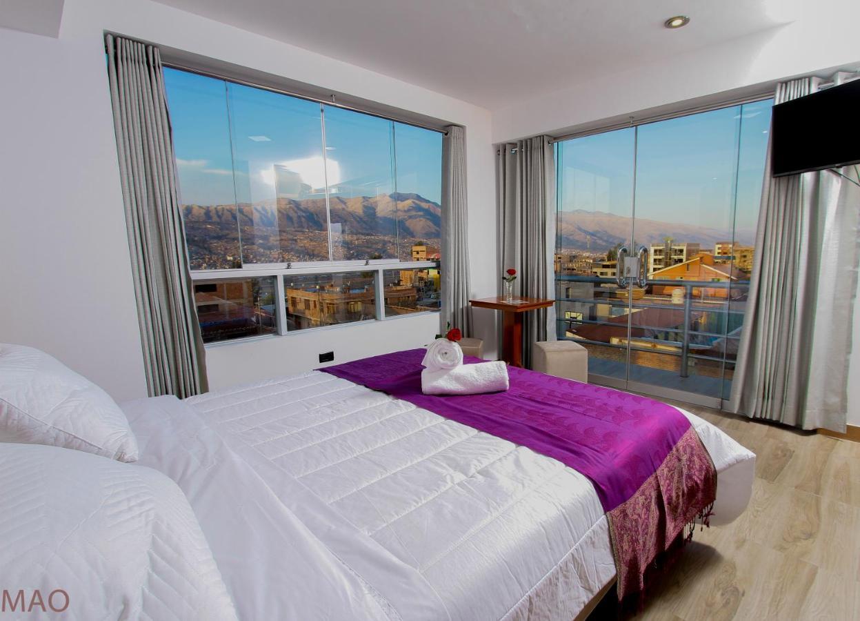 Latinos House Aparthotel